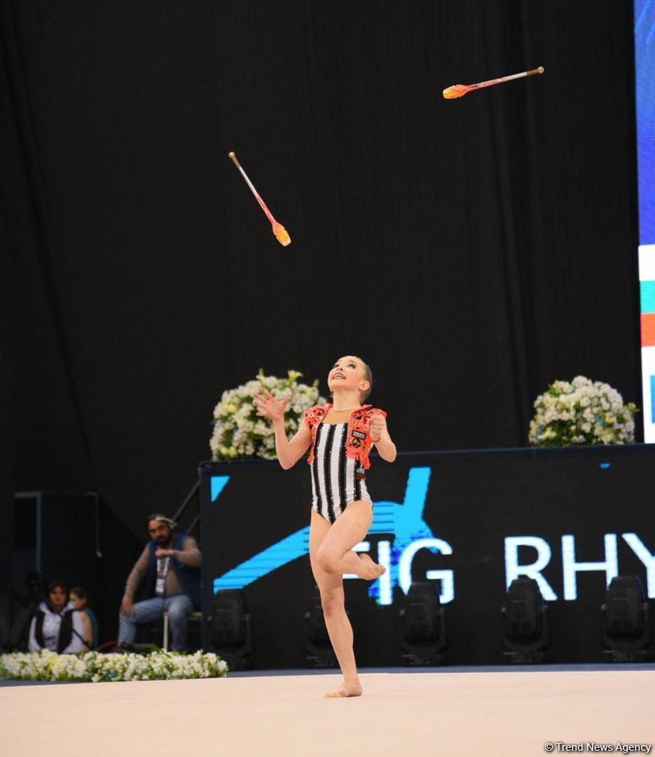 Bakıda bədii gimnastika üzrə Dünya Kuboku yarışlarının ikinci günündən maraqlı anlar (FOTO)