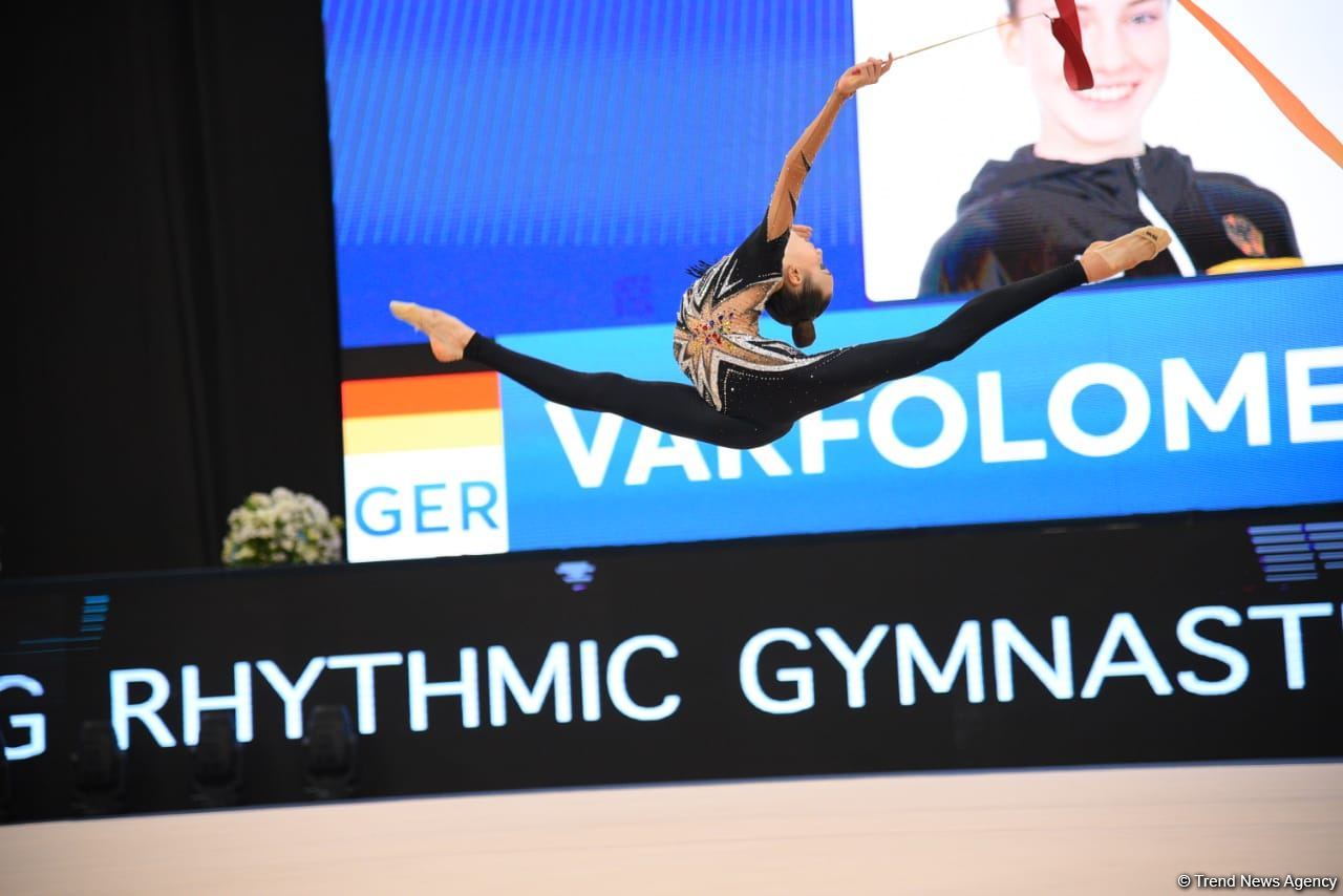 Bakıda bədii gimnastika üzrə Dünya Kuboku yarışlarının ikinci günündən maraqlı anlar (FOTO)