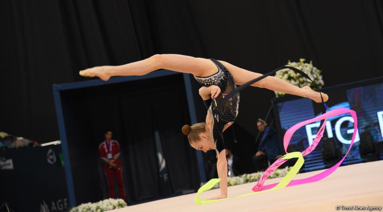Bakıda bədii gimnastika üzrə Dünya Kuboku yarışlarının ikinci günündən maraqlı anlar (FOTO)