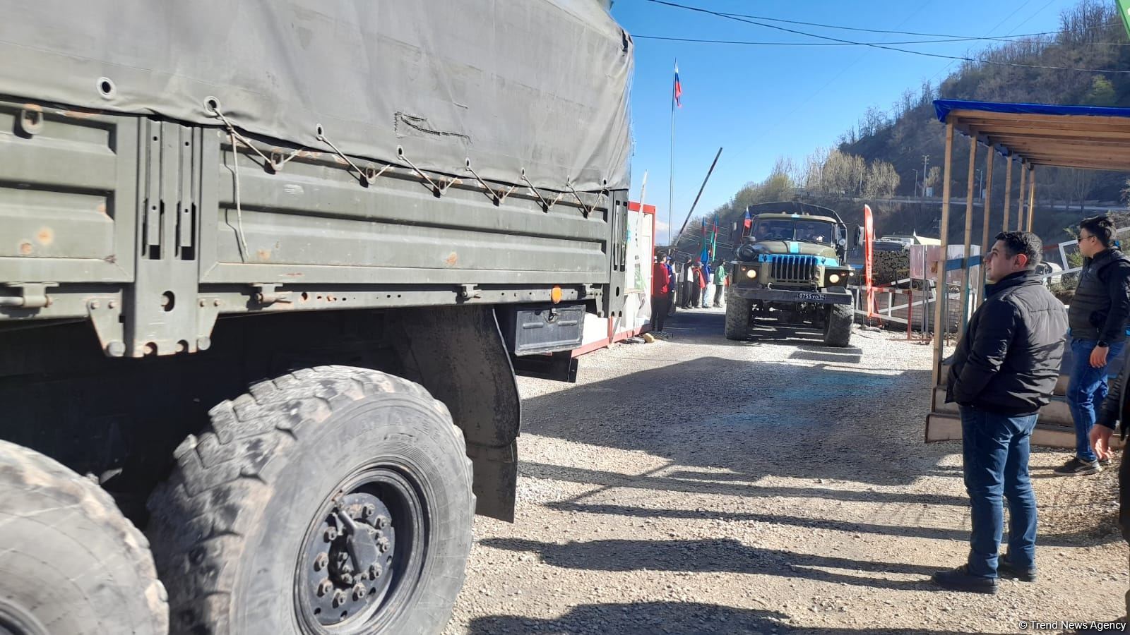 Sülhməramlılara aid 30 avtomobil Laçın yolundan maneəsiz keçib (FOTO)
