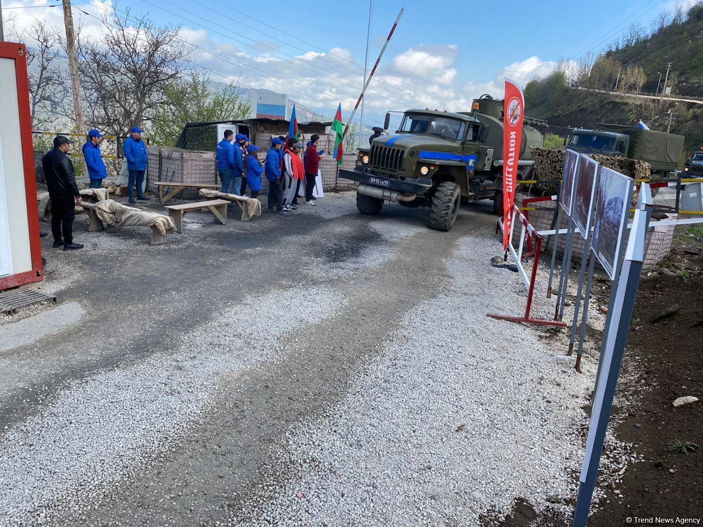 Sülhməramlılara aid 30 avtomobil Laçın yolundan maneəsiz keçib (FOTO)