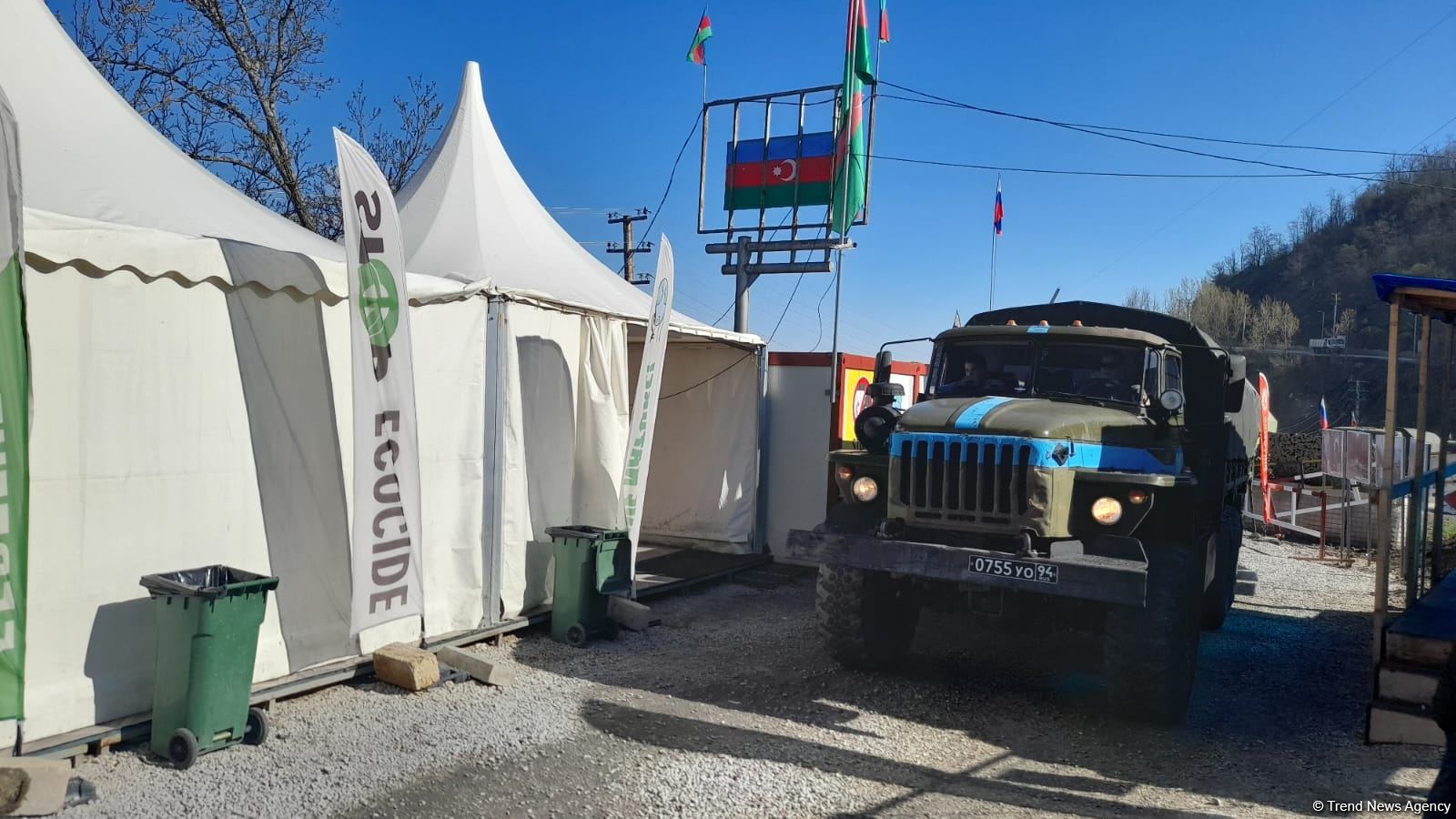 Sülhməramlılara aid 30 avtomobil Laçın yolundan maneəsiz keçib (FOTO)