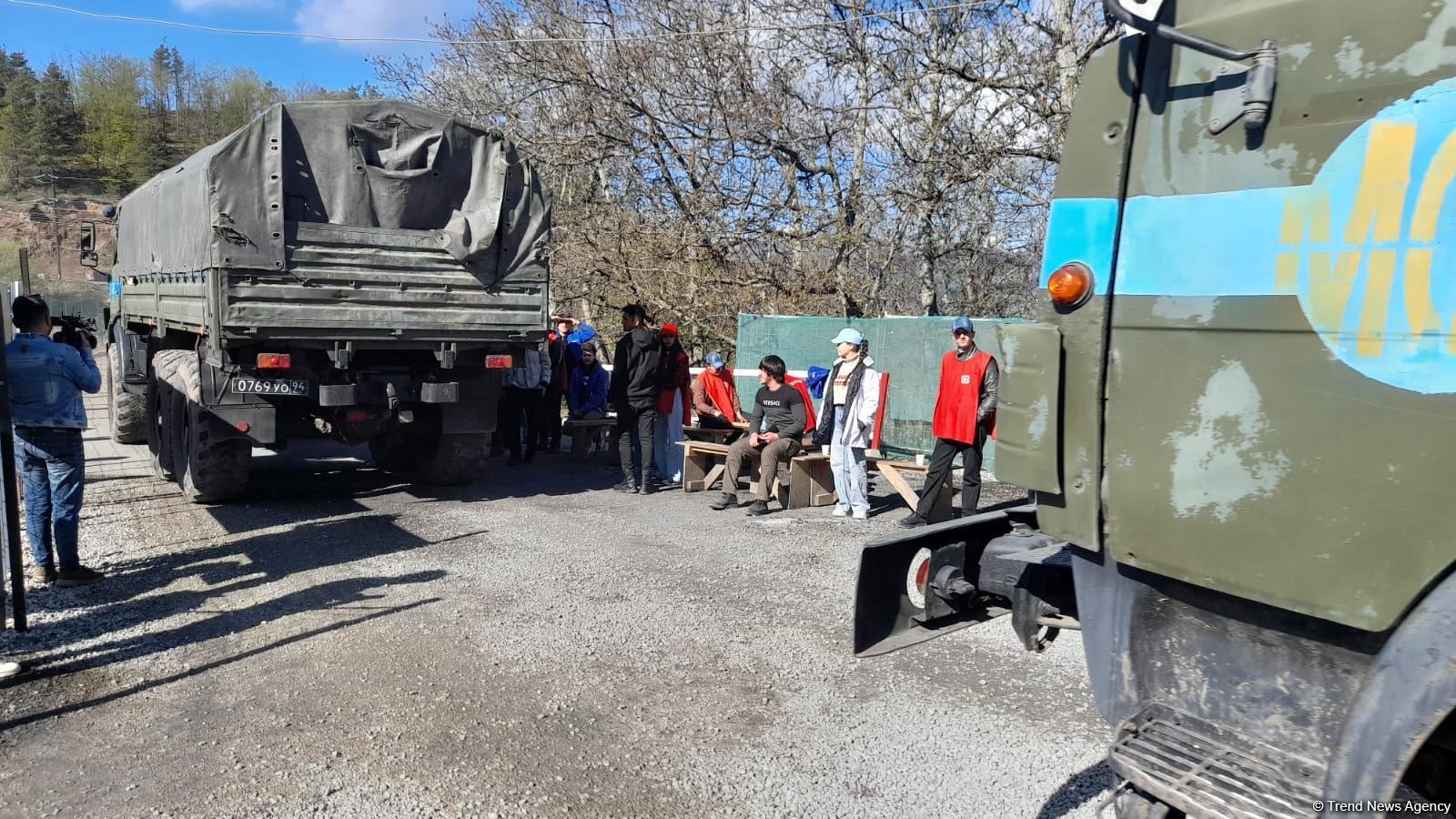 Sülhməramlılara aid 5 avtomobil Laçın yolundan maneəsiz keçib (FOTO)