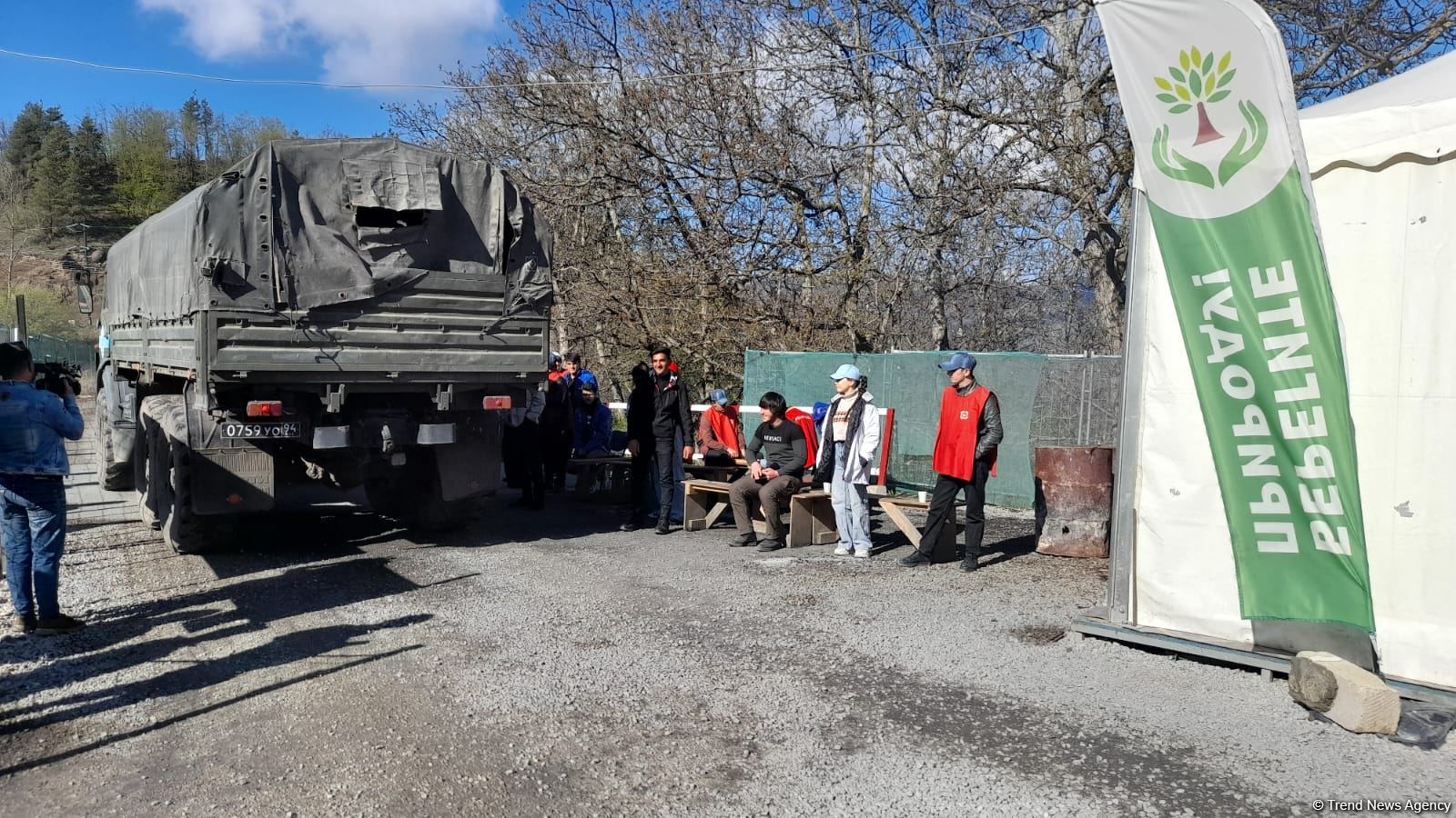Sülhməramlılara aid 5 avtomobil Laçın yolundan maneəsiz keçib (FOTO)