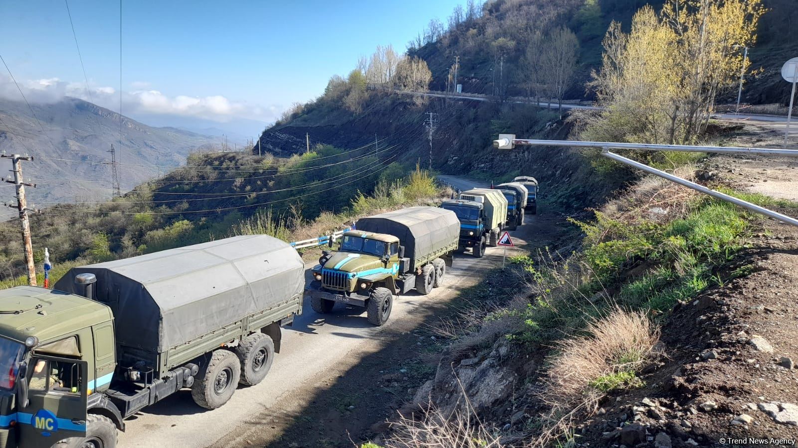 Laçın yolundan sülhməramlıların avtomobil karvanı keçib (FOTO)