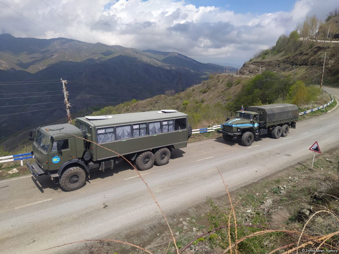 Laçın yolundan sülhməramlıların avtomobil karvanı keçib (FOTO)