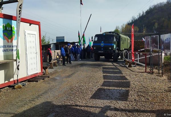 Sülhməramlılara aid 2 avtomobil Laçın yolundan maneəsiz keçib (FOTO)