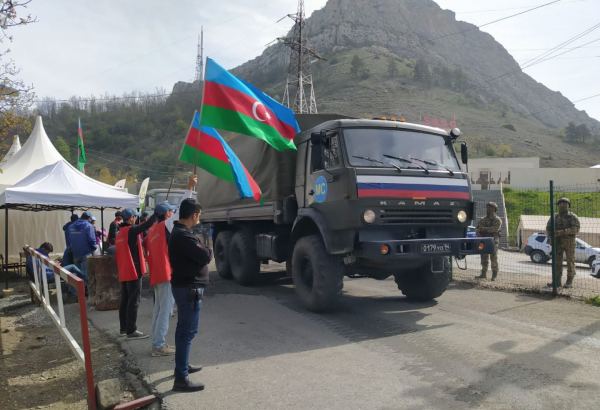 Sülhməramlılara aid 10 avtomobil Laçın yolundan maneəsiz keçib (FOTO)