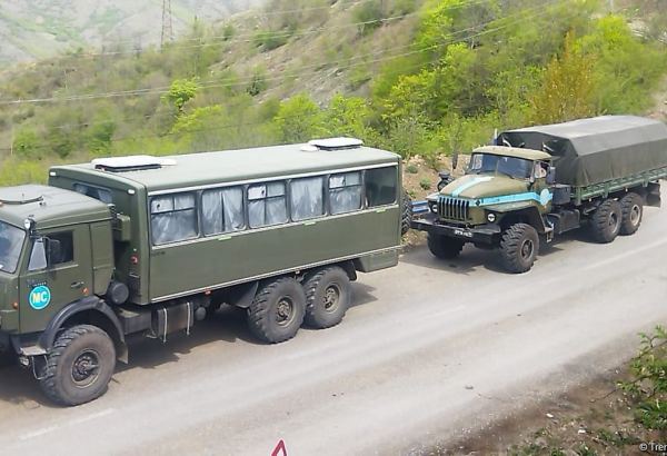 Sülhməramlılara aid içində ermənilər olan 2 avtomobil Laçın yolundan maneəsiz keçib (FOTO)