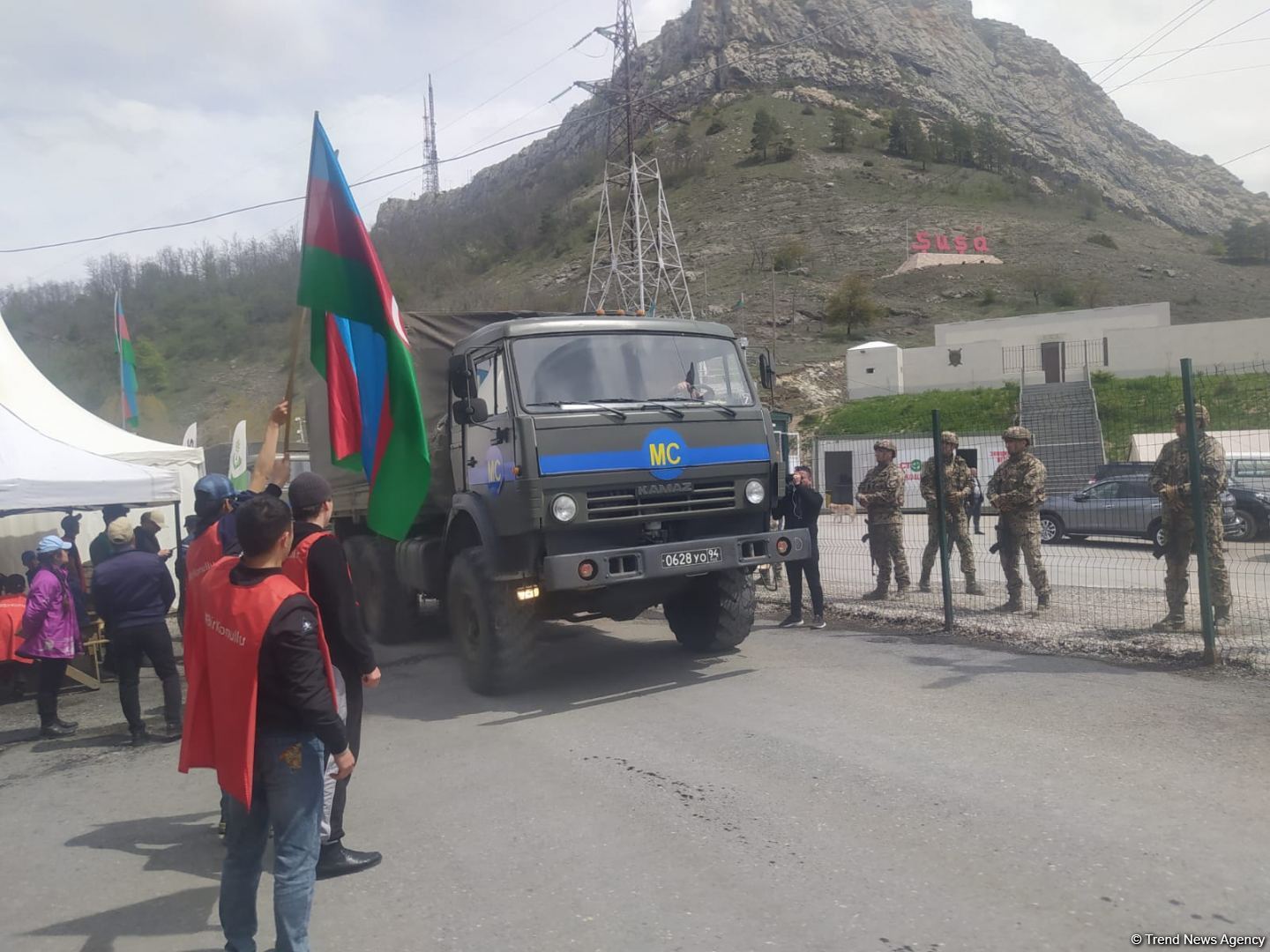 Sülhməramlılara aid 45 avtomobil Laçın yolundan maneəsiz keçib (FOTO)