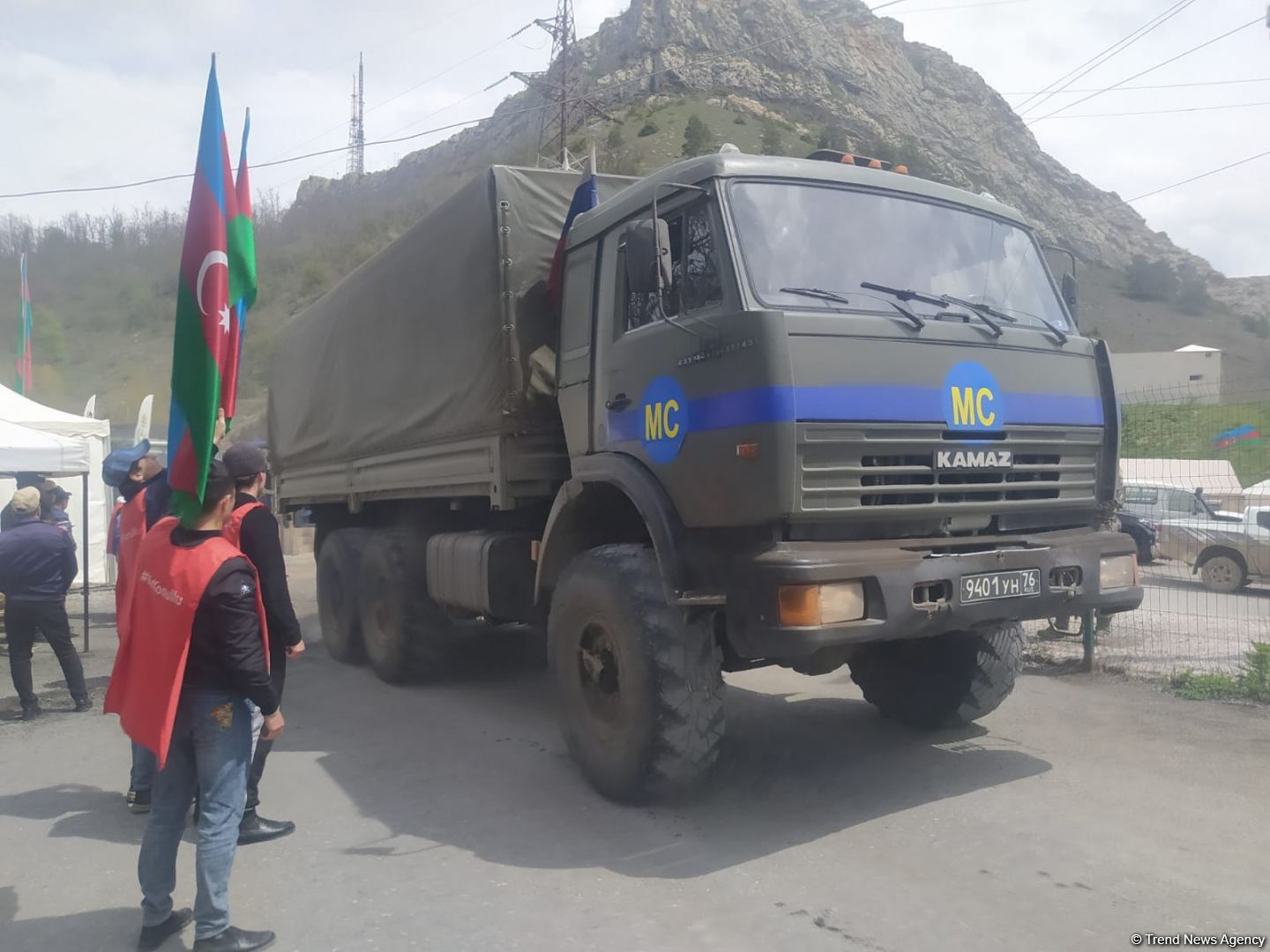 Sülhməramlılara aid 45 avtomobil Laçın yolundan maneəsiz keçib (FOTO)