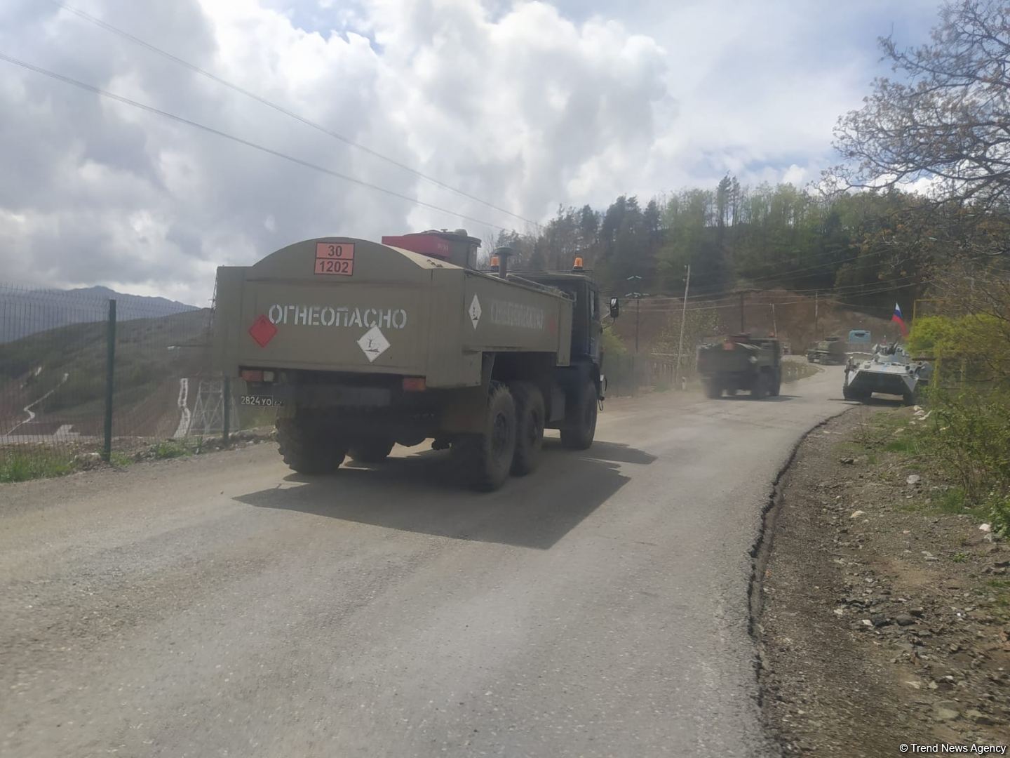 Sülhməramlılara aid 45 avtomobil Laçın yolundan maneəsiz keçib (FOTO)