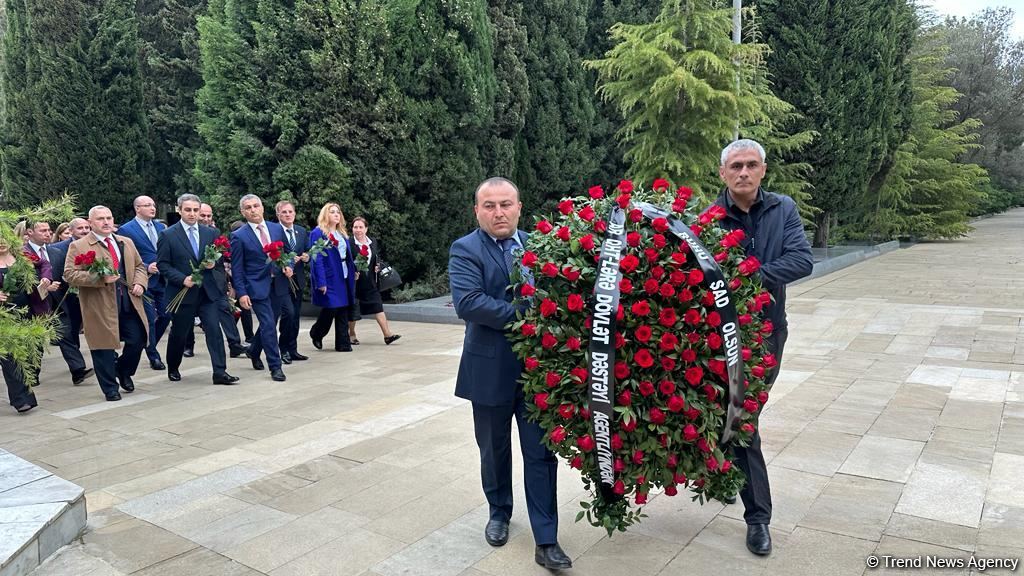 Akademik Zərifə Əliyevanın anadan olmasının 100 illiyinə həsr olunmuş tədbir keçirilib (FOTO)