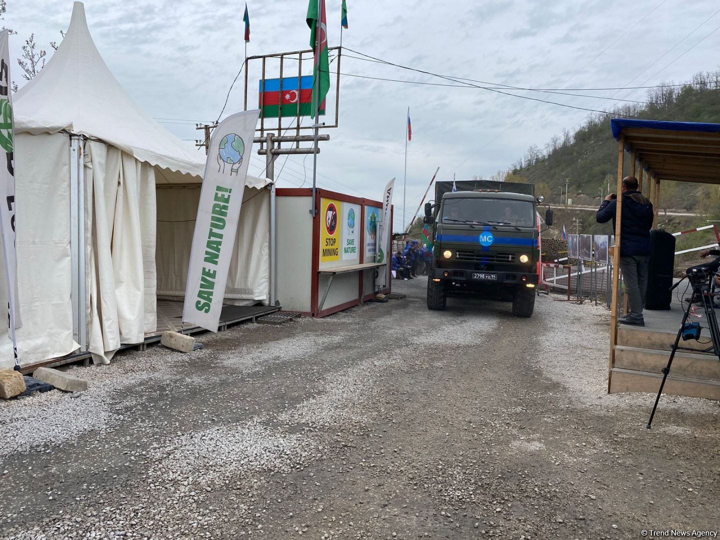 Sülhməramlılara aid 2 avtomobil Laçın yolundan maneəsiz keçib (FOTO)
