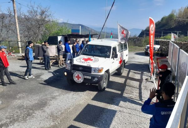 BQXK-ya məxsus avtomobillər Laçın yolundan keçib (FOTO)