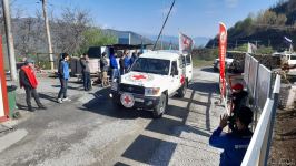BQXK-ya məxsus avtomobillər Laçın yolundan keçib (FOTO)