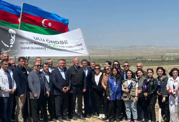 Ulu öndər Heydər Əliyevin 100 illiyi ilə əlaqədar ağacəkmə tədbirinə media nümayəndələri də qoşulub (FOTO)