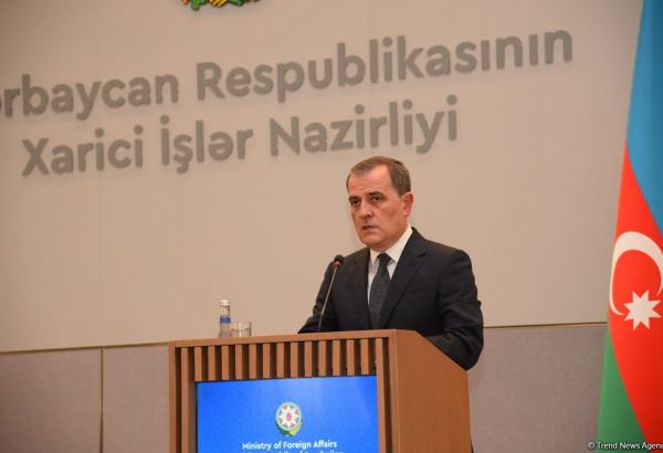 Azərbaycan və Fransa XİN rəhbərləri Laçın yolu ətrafındakı vəziyyəti müzakirə ediblər