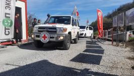 BQXK-ya məxsus avtomobillər Laçın yolundan keçib (FOTO)