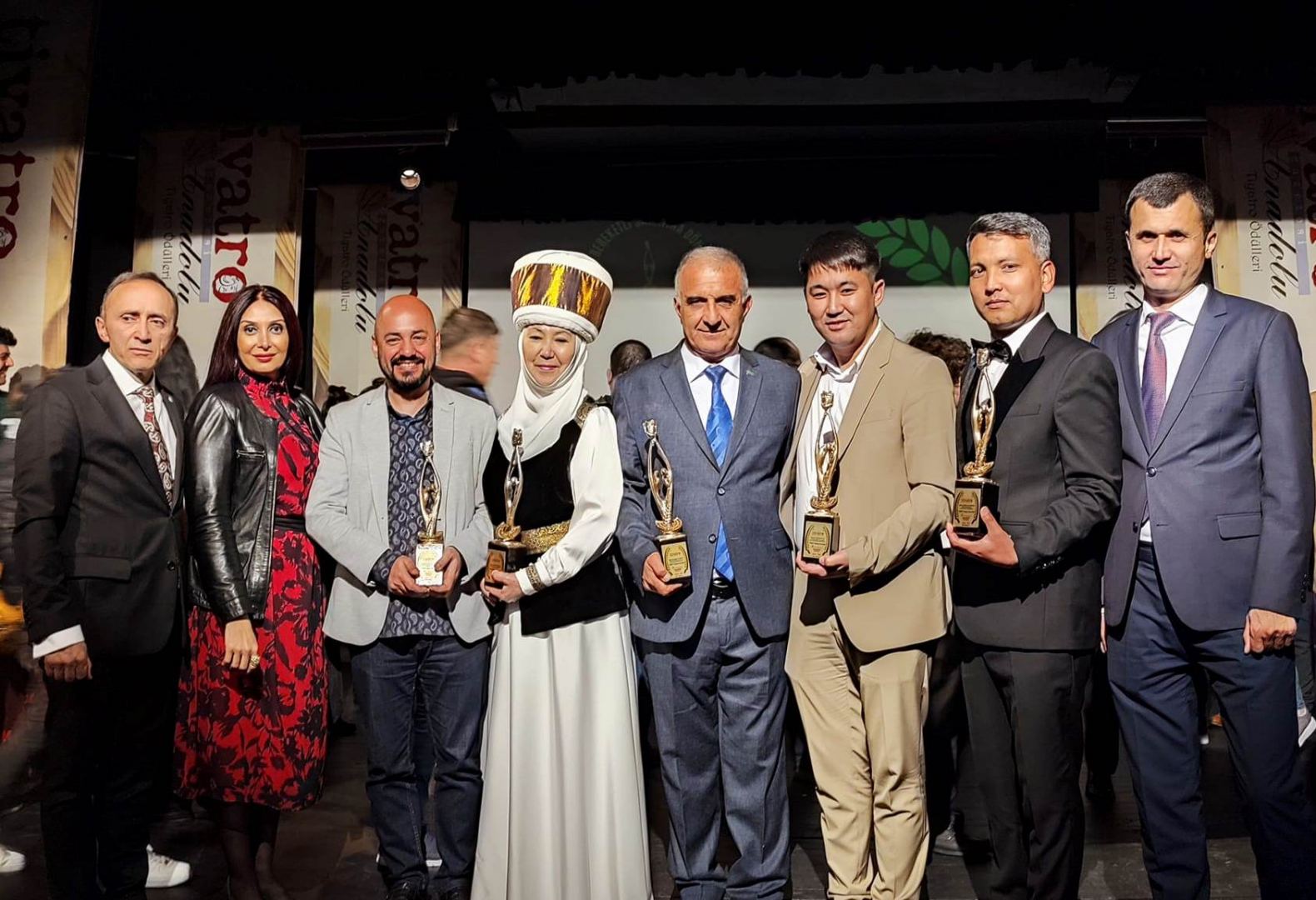 Azərbaycanlı rəssam beynəlxalq mükafata layiq görülüb (FOTO)