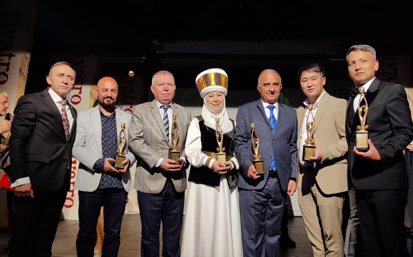 Azərbaycanlı rəssam beynəlxalq mükafata layiq görülüb (FOTO)