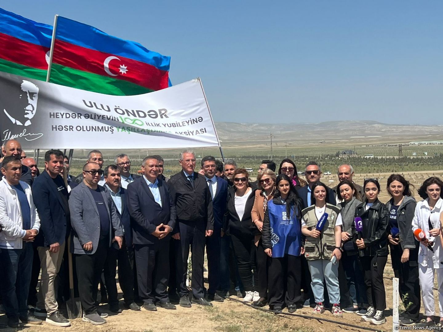 Ulu öndər Heydər Əliyevin 100 illiyi ilə əlaqədar ağacəkmə tədbirinə media nümayəndələri də qoşulub (FOTO)