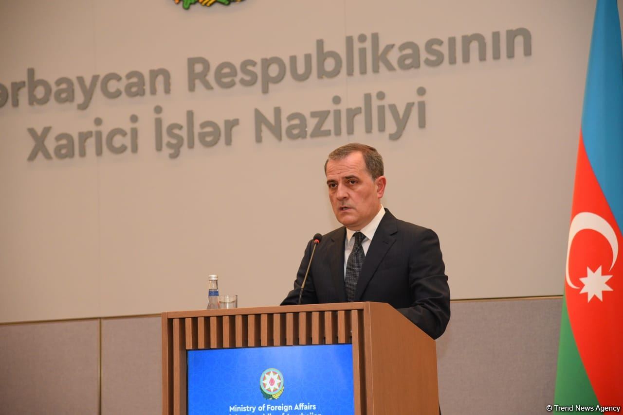 Azərbaycan və Fransa XİN rəhbərləri Laçın yolu ətrafındakı vəziyyəti müzakirə ediblər