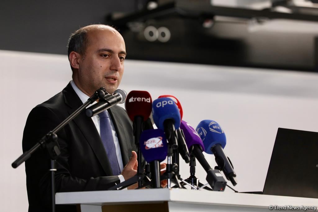 Universitetlər və elmi-tədqiqat institutları bir-biri ilə əlaqəli fəaliyyət göstərmir - Emin Əmrullayev