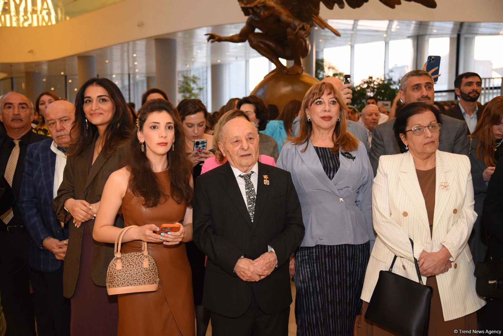 Salvador Dalinin Azərbaycanda ilk dəfə Heydər Əliyev Mərkəzində açılmış sərgisi böyük marağa səbəb olub (VİDEO/FOTO)
