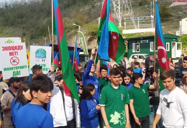 Azərbaycanlı ekofəalların Laçın-Xankəndi yolunda keçirdikləri etiraz aksiyası müvəqqəti dayandırıldı (FOTO/VİDEO) (YENİLƏNİB)