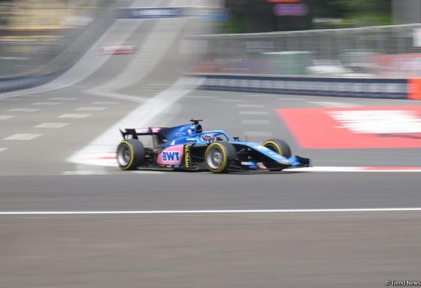 Bakıda Formula 2 komandalarının sərbəst yürüşləri start götürüb (FOTO/VİDEO)