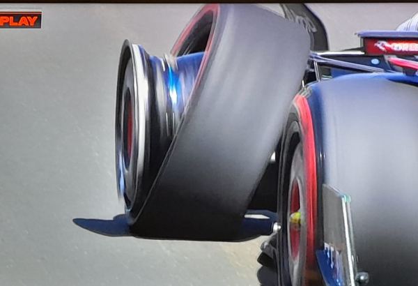 Formula 1 komandalarının sərbəst yürüşündə ilk qəza (FOTO)