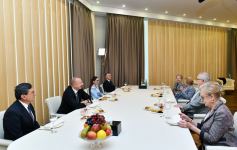 Prezident İlham Əliyev və Birinci xanım Mehriban Əliyeva akademik Zərifə Əliyeva ilə bir dövrdə çalışmış oftalmoloqlarla söhbət ediblər (FOTO/VİDEO)