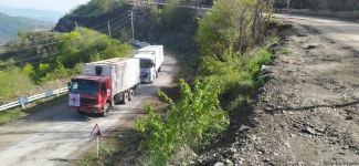 BQXK-ya məxsus avtomobillər Laçın yolundan keçib (FOTO)