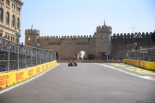 Bakıda Formula 1 komandalarının sərbəst yürüşü start götürüb (FOTO)