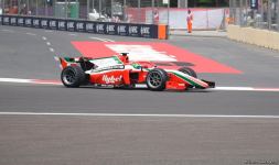Bakıda Formula 2 komandalarının sərbəst yürüşləri start götürüb (FOTO/VİDEO)