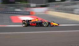Bakıda Formula 2 komandalarının sərbəst yürüşləri start götürüb (FOTO/VİDEO)