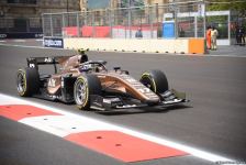Bakıda Formula 2 komandalarının sərbəst yürüşləri start götürüb (FOTO/VİDEO)