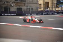Bakıda Formula 2 komandalarının sərbəst yürüşləri start götürüb (FOTO/VİDEO)