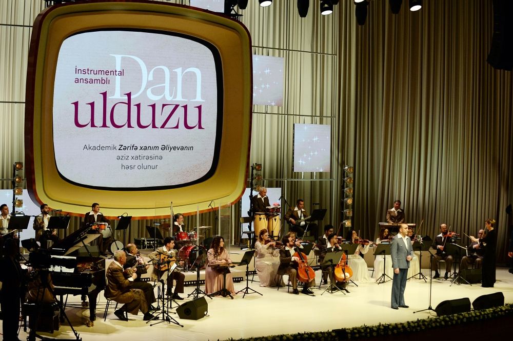 Prezident İlham Əliyev və Birinci xanım Mehriban Əliyeva Heydər Əliyev Mərkəzində akademik Zərifə Əliyevanın 100 illiyi münasibətilə konsertdə iştirak ediblər (FOTO/VİDEO)