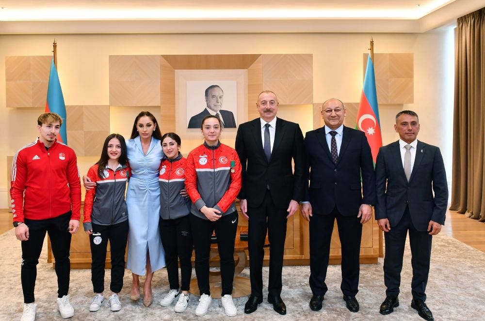 Prezident İlham Əliyev və Birinci xanım Mehriban Əliyeva Türkiyə idmançıları ilə görüşüblər (FOTO/VİDEO) (YENİLƏNİB)
