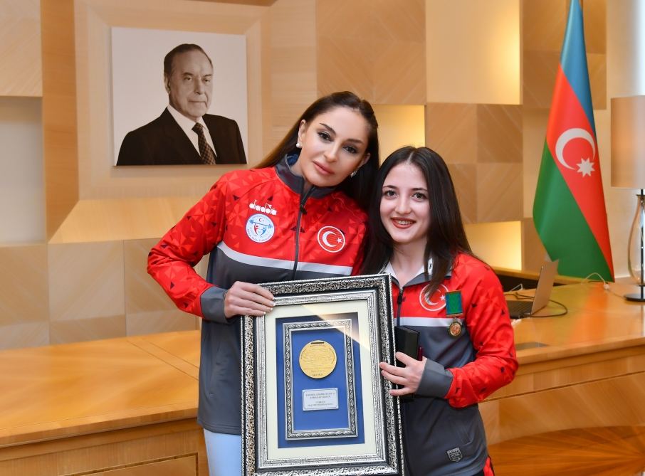 Prezident İlham Əliyev və Birinci xanım Mehriban Əliyeva Türkiyə idmançıları ilə görüşüblər (FOTO/VİDEO) (YENİLƏNİB)