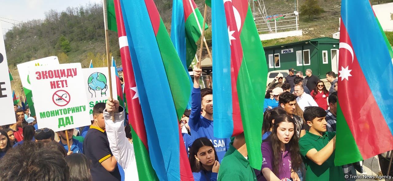 Azərbaycanlı ekofəalların Laçın-Xankəndi yolunda keçirdikləri etiraz aksiyası müvəqqəti dayandırıldı (FOTO/VİDEO) (YENİLƏNİB)