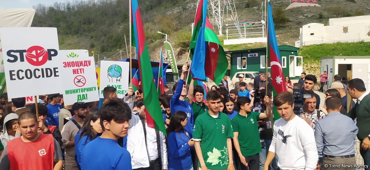 Azərbaycanlı ekofəalların Laçın-Xankəndi yolunda keçirdikləri etiraz aksiyası müvəqqəti dayandırıldı (FOTO/VİDEO) (YENİLƏNİB)