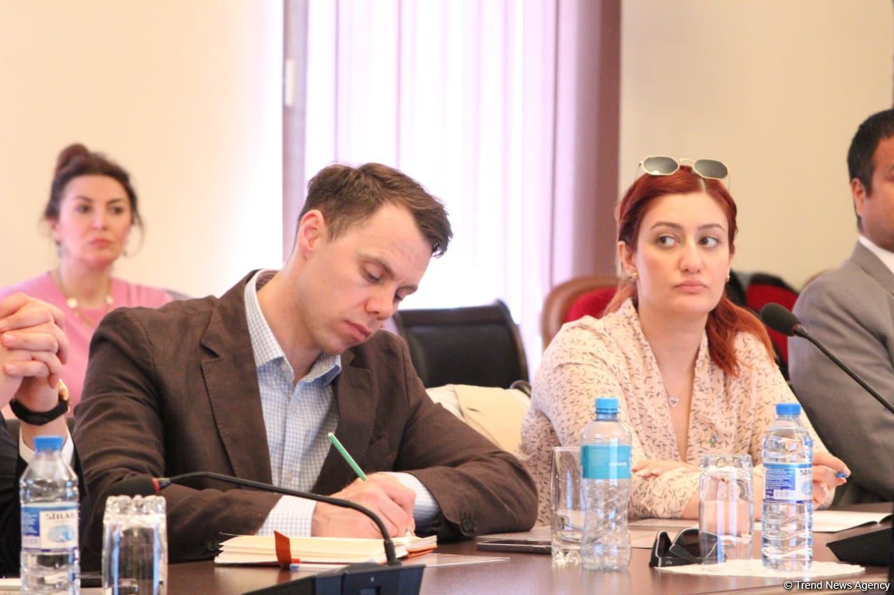 Humanitar minatəmizləmə fəaliyyəti ilə əlaqədar diplomatik korpusun nümayəndələri üçün brifinq keçirilib (FOTO)