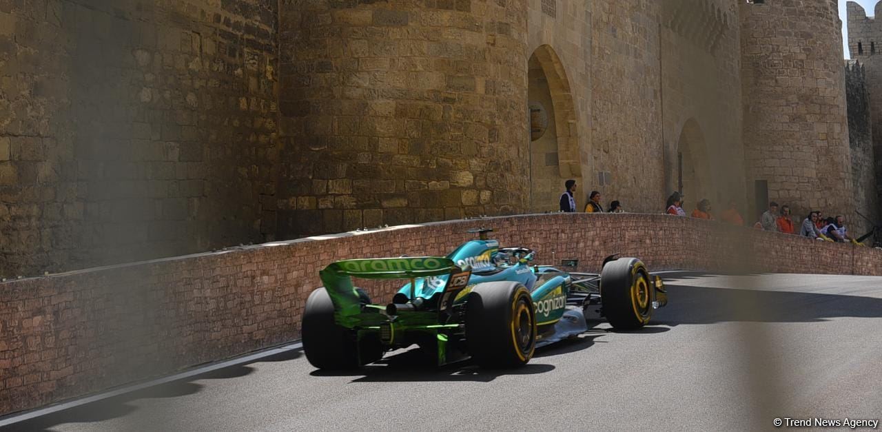 Bakıda Formula 1 komandalarının sərbəst yürüşü start götürüb (FOTO)