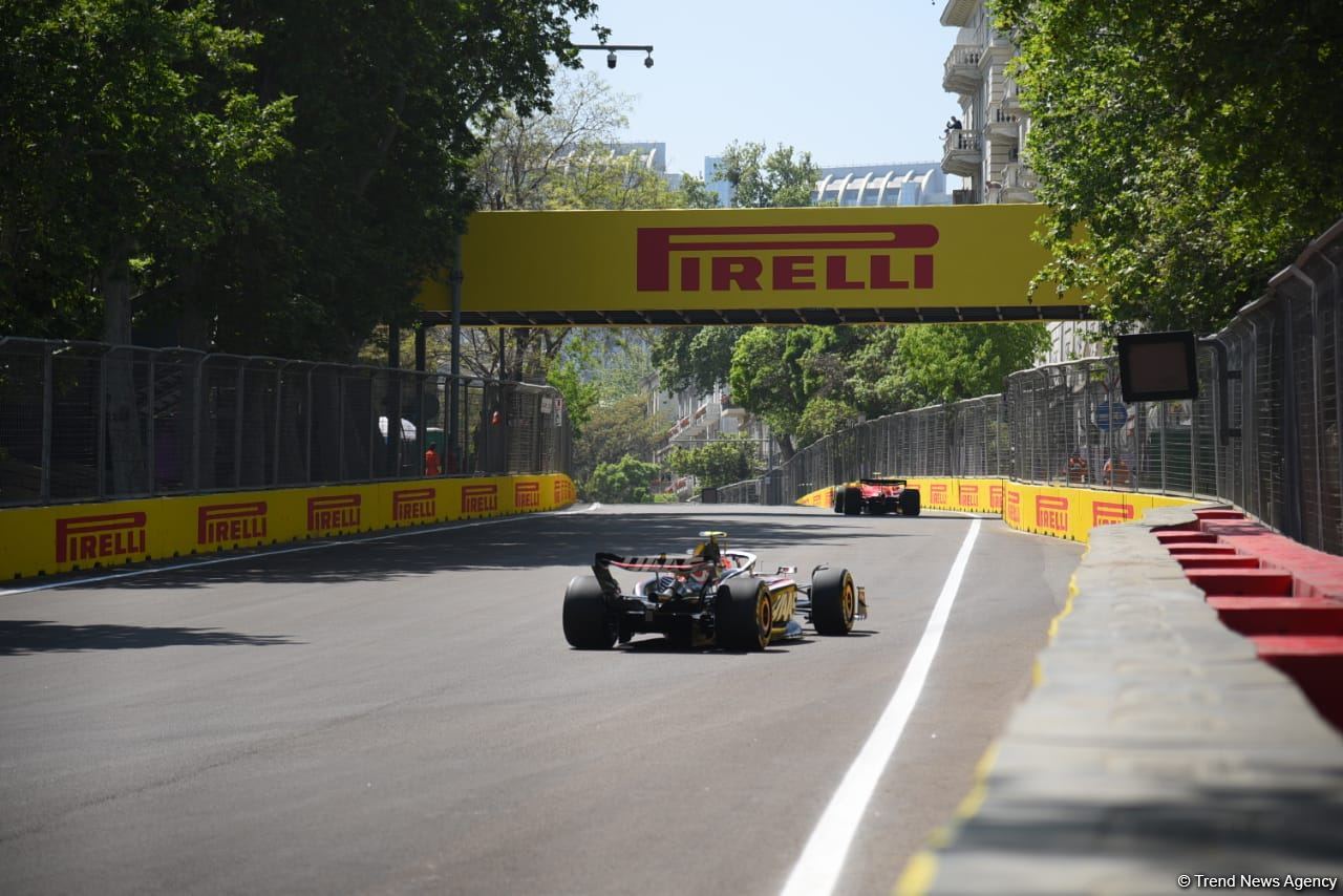 Bakıda Formula 1 komandalarının sərbəst yürüşü start götürüb (FOTO)