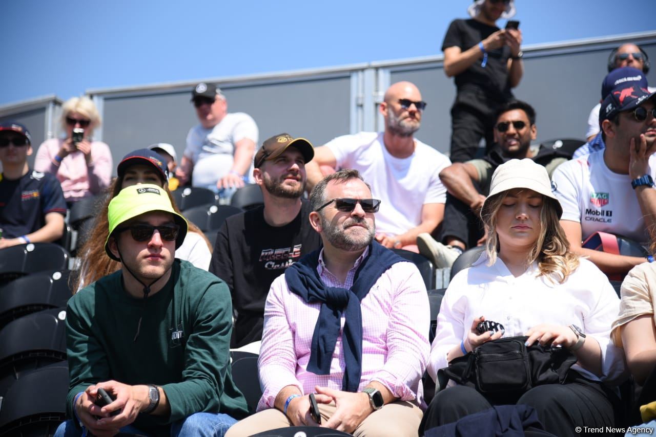 Bakıda Formula 1 komandalarının sərbəst yürüşü start götürüb (FOTO)