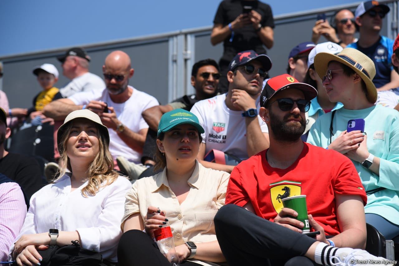 Bakıda Formula 1 komandalarının sərbəst yürüşü start götürüb (FOTO)