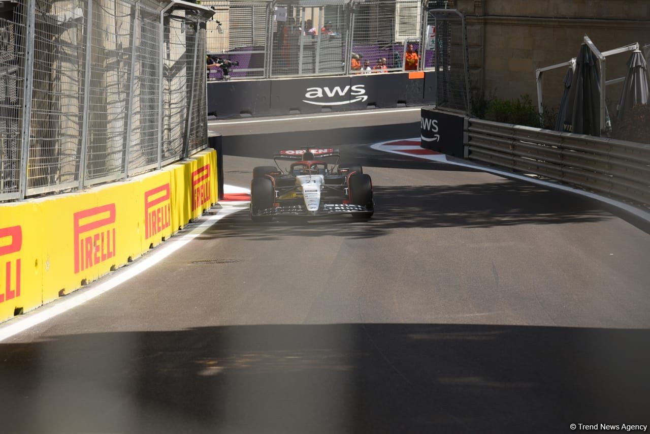 Bakıda Formula 1 komandalarının sərbəst yürüşü start götürüb (FOTO)